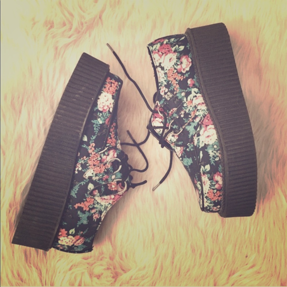 Tux sz 7 floral creepers